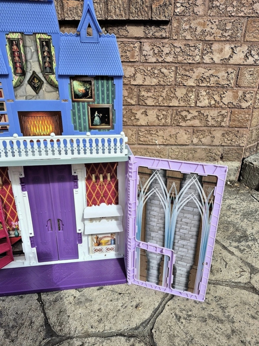 Disney Frozen 2 Fold & Go Portable Arendelle Castle Playset Dollhouse - Picture 10 of 15
